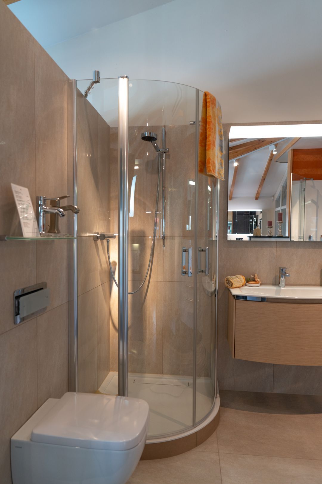 modernes Bad mit Dusche